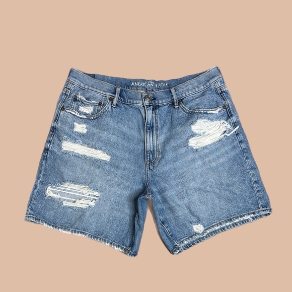 American Eagle ‘90s Boyfriend Denim Shorts Distressed Medium Wash Sz 16 - Picture 1 of 9